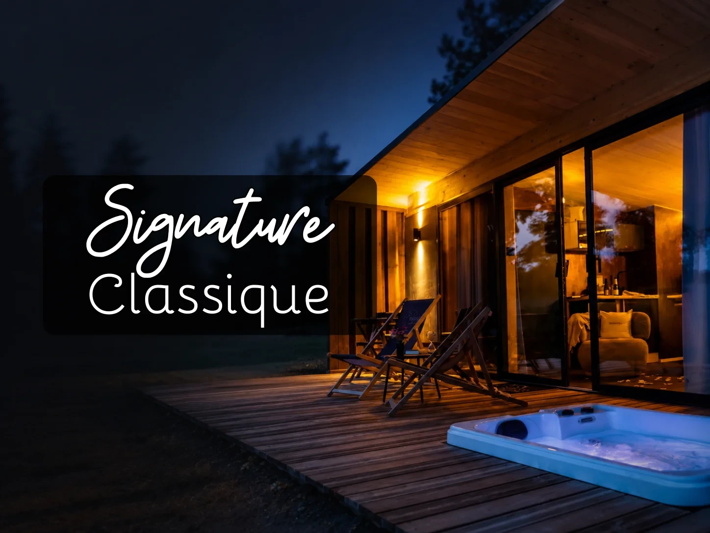 Chalet moderne avec jacuzzi extérieur éclairé la nuit