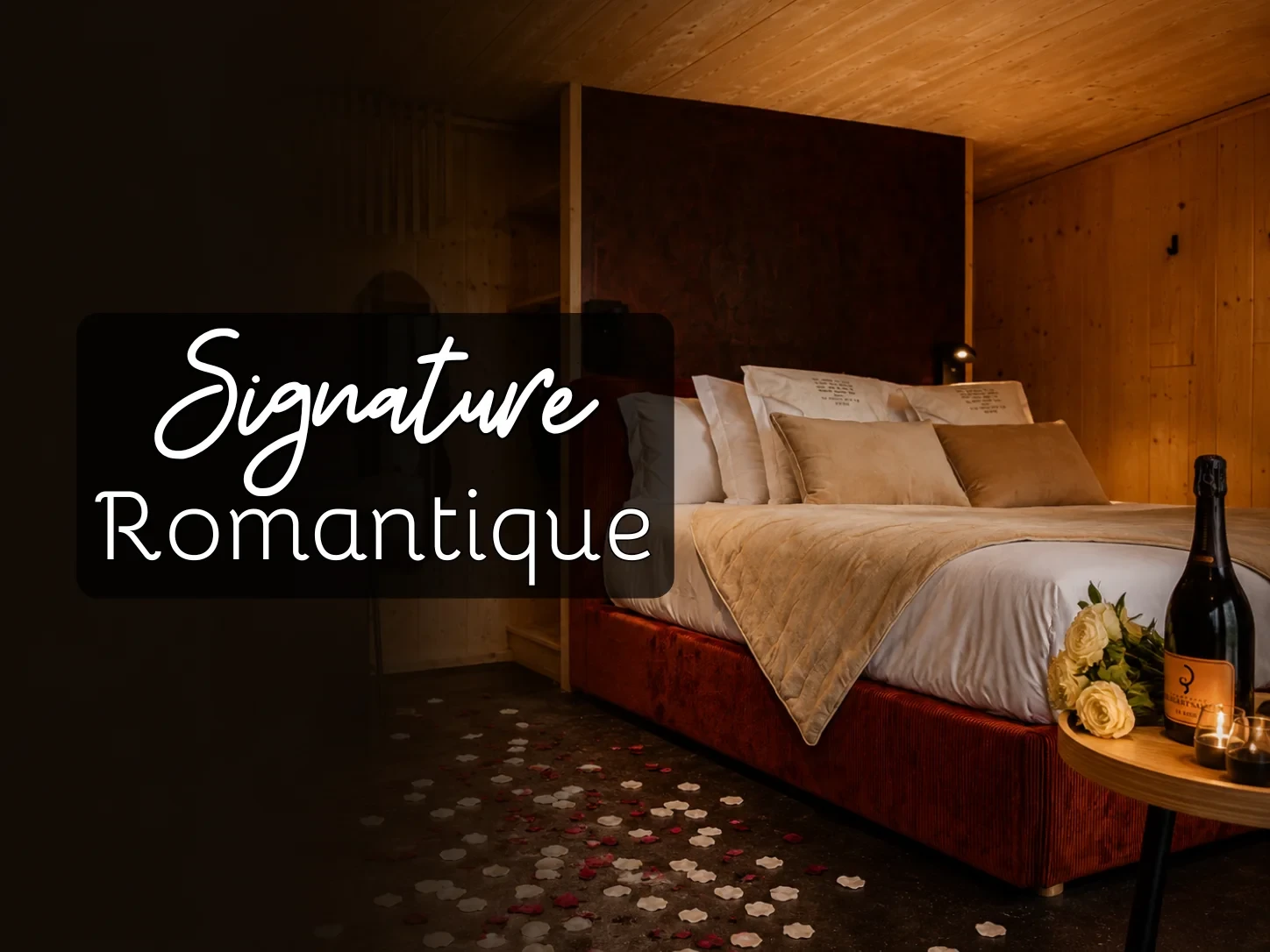 Chambre romantique avec champagne et pétales de roses