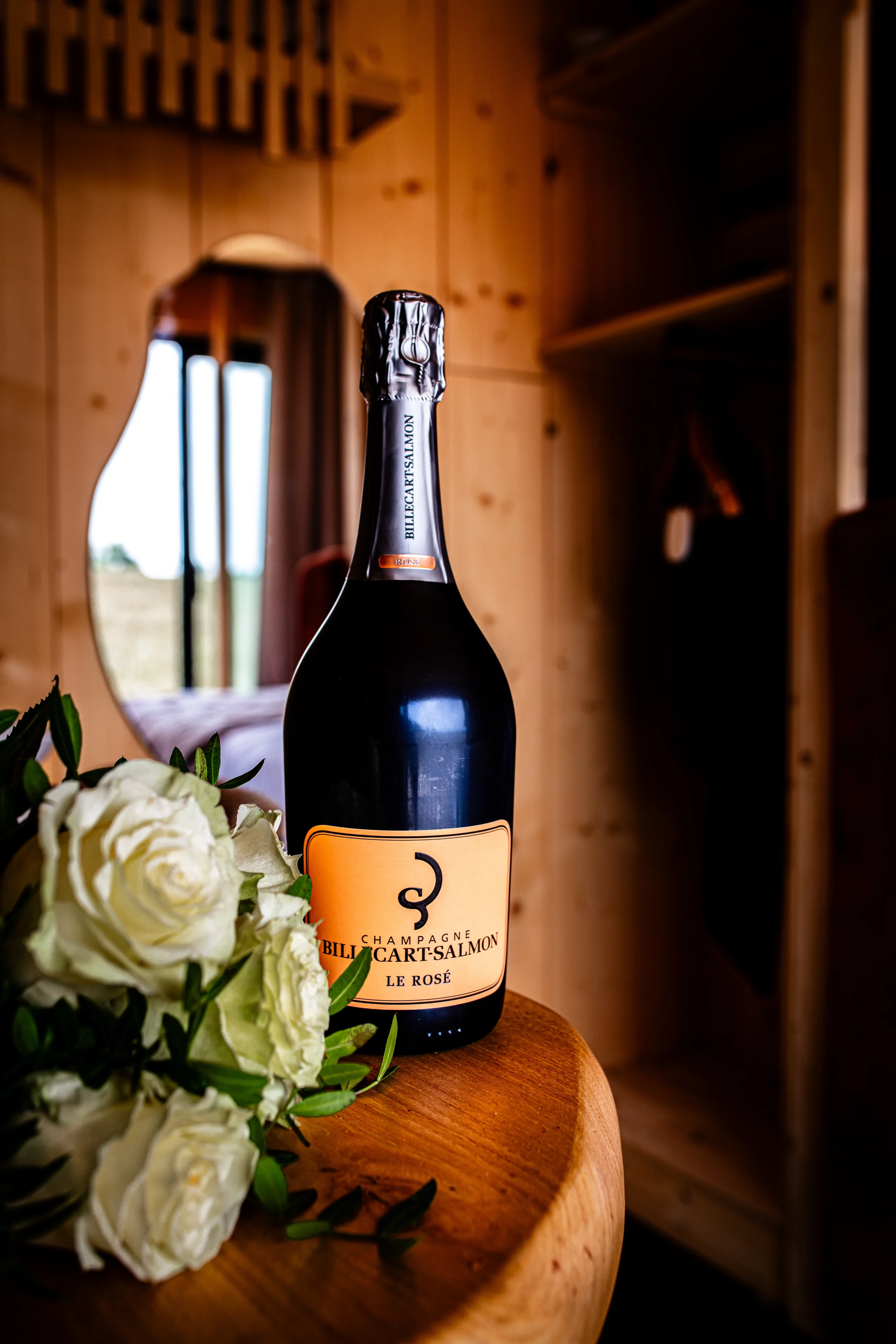 bouquet de rose et champagne rosé billecart salmon